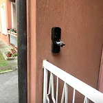 Large And Modern - Parking And Balcony - Nearby Appartement