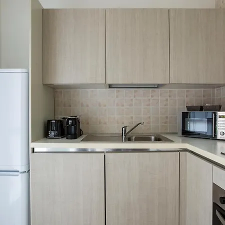 דירה Large Modern - & Bellagio Nearby - With Parking & Balcony