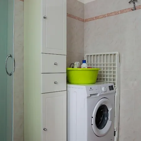 Large Modern - & Bellagio Nearby - With Parking & Balcony Appartamento