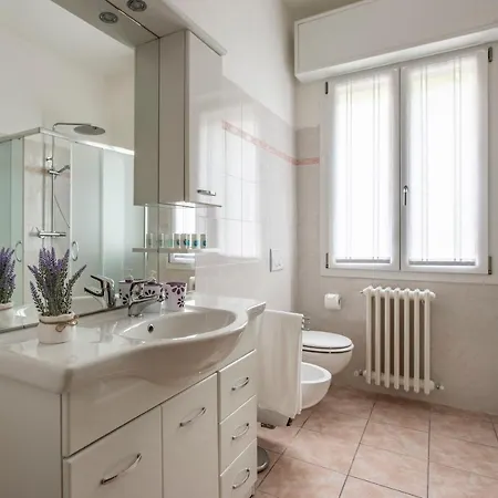 Large Modern - & Bellagio Nearby - With Parking & Balcony * Longone al Segrino