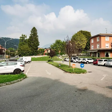 Large And Modern - Parking And Balcony - Nearby *