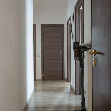 Large Modern - & Bellagio Nearby - With Parking & Balcony Appartement *