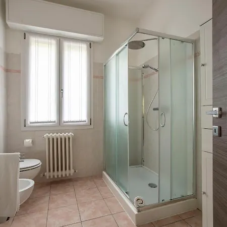 Appartement Large Modern - & Bellagio Nearby - With Parking & Balcony *