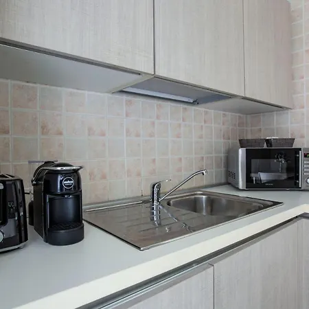 Large Modern - & Bellagio Nearby - With Parking & Balcony