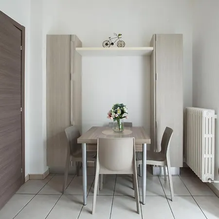 Appartement Large Modern - & Bellagio Nearby - With Parking & Balcony