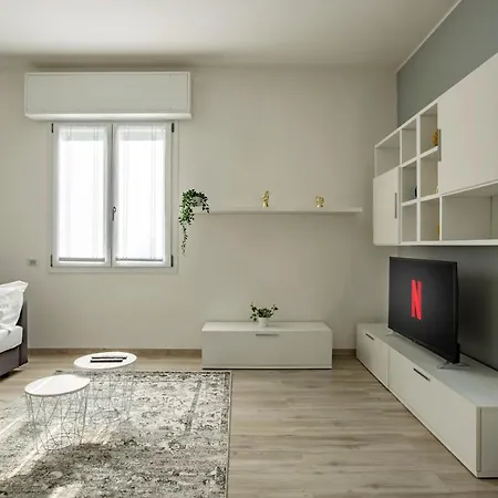 Large Modern - & Bellagio Nearby - With Parking & Balcony Appartement Longone al Segrino
